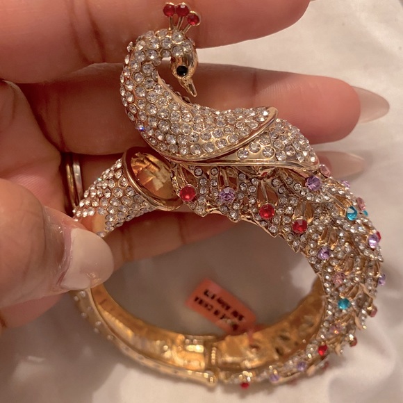 Peacock Clasp Bracelet - Picture 5 of 6